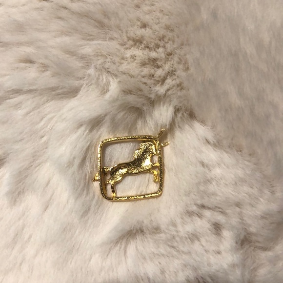 BOGO ⭐️ Unicorn Pendant - Picture 2 of 3